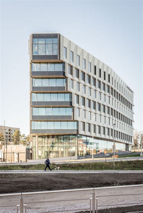 Building the office of tomorrow .